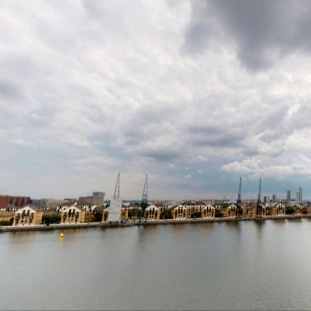 Lovely Waterfront Flat Canary Wharf Excel Centre Apartment London Luaran gambar