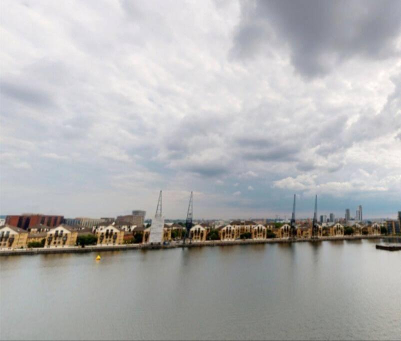 Lovely Waterfront Flat Canary Wharf Excel Centre Apartment London Luaran gambar